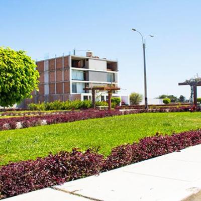 VENTA DE AMPLIO TERRENO EN URB. LOS NOGALES